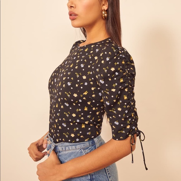 Reformation Tops - NWT Reformation Gretchen Floral Ruched Sleeve Top